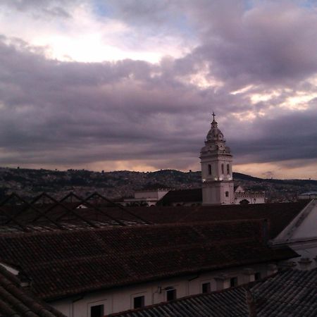 Hostal Yumbo Imperial Quito Luaran gambar