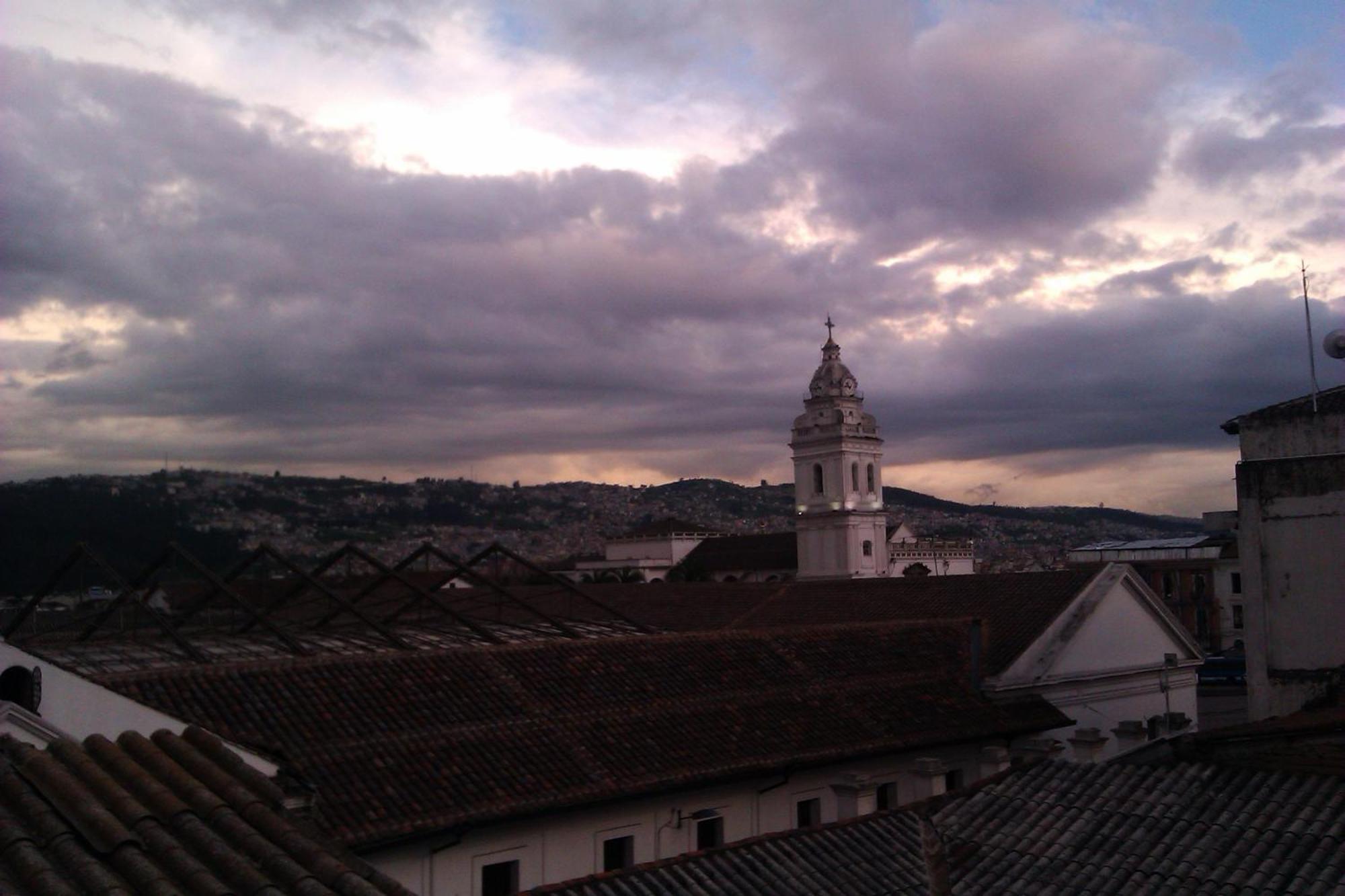 Hostal Yumbo Imperial Quito Luaran gambar