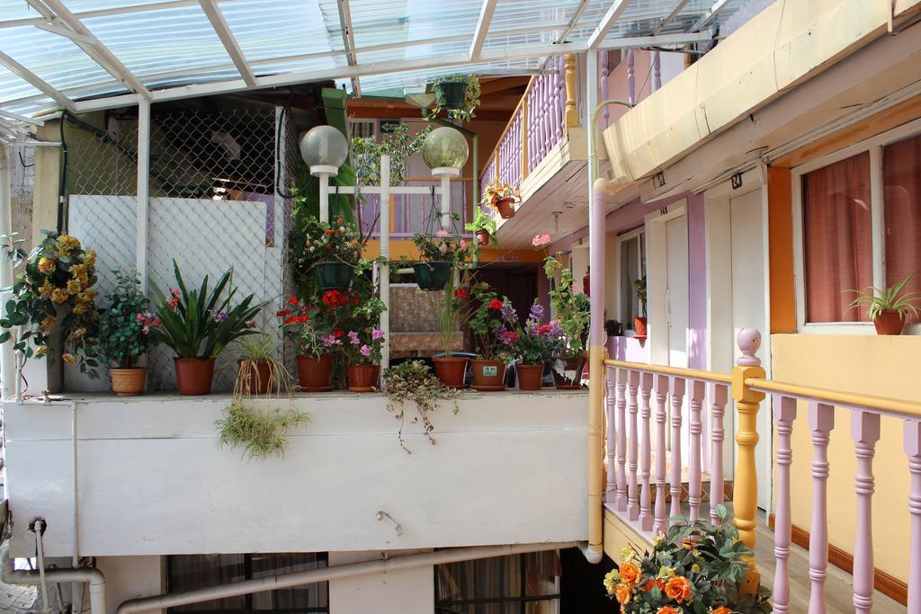 Hostal Yumbo Imperial Quito Luaran gambar